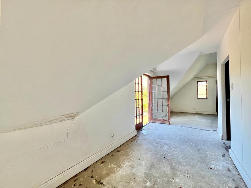 8 Bedroom Property for Sale in Hout Bay Western Cape